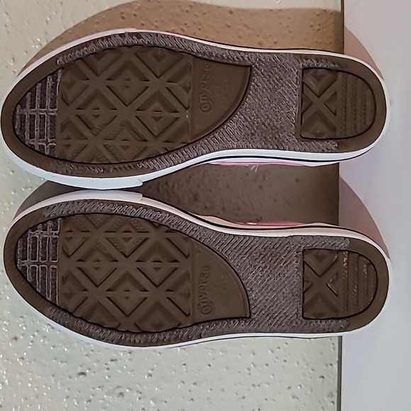 Pink Converse - Picture 4 of 5